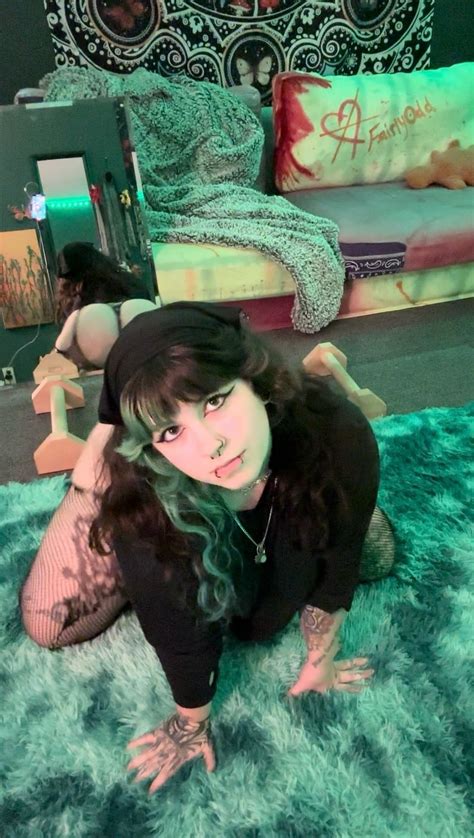 Lyssa Lowe / emopoisonivy / fairlyodd222 Nude Leaked .
